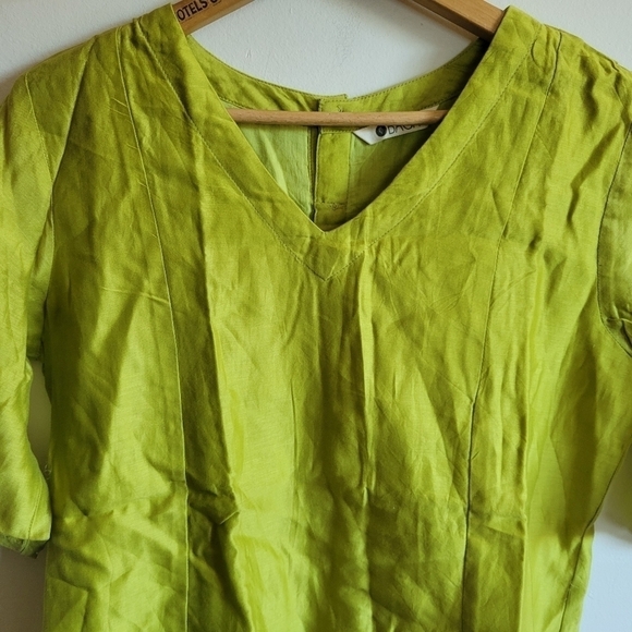 BAGH Short Sleeve Shirt Blouse Back Fabric Covered Buttons Green Medium - Picture 6 of 9